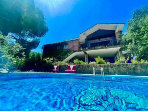 Chalet con piscina en la naturaleza